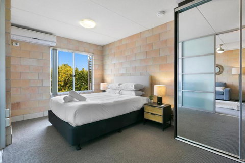 Sleek Apartment With Pool And Rooftop Terrace - Accommodation Burleigh 3