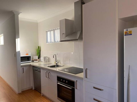 Smart Modern Close City/Airport WIFI/Park/Netflix - Accommodation Burleigh 1
