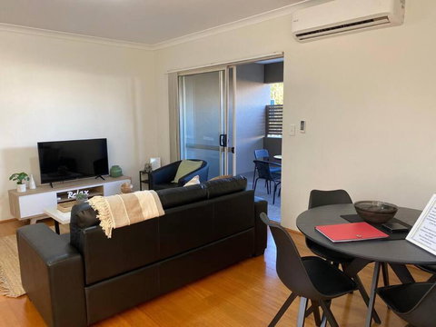 Smart Modern Close City/Airport WIFI/Park/Netflix - Accommodation Burleigh 3