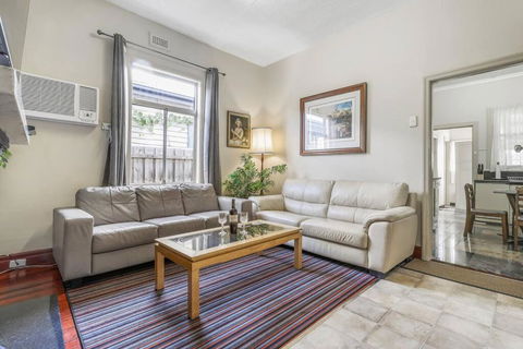 Spacious Urban Delight In Coburg - Accommodation Burleigh 0