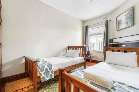 Spacious Urban Delight In Coburg - Accommodation Burleigh 3