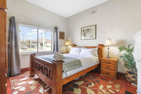 Spacious Urban Delight In Coburg - Accommodation Burleigh 2