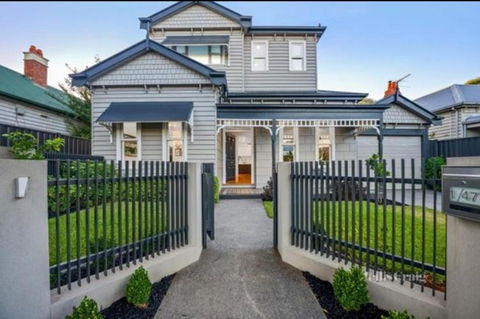 Spacious Room With Ensuite Next To Coburg Station, Non Smoking House - Accommodation Burleigh 0