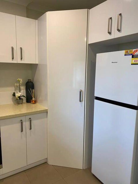Stylish Modern Airport City WIFI Park Netflix Wine - Accommodation Burleigh 1