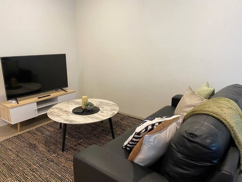 Stylish Modern Airport City WIFI Park Netflix Wine - Accommodation Burleigh 2