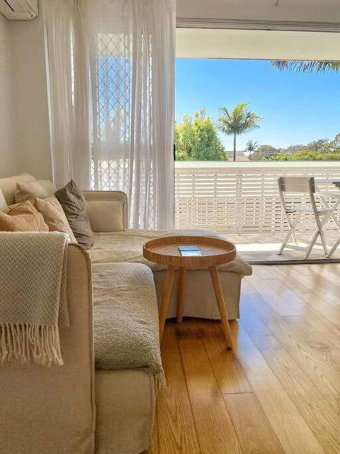 Sunny Beachside Escape 2BR Walk To Palm Beach - Accommodation Burleigh 0