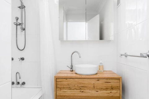 Sunny Beachside Escape 2BR Walk To Palm Beach - Accommodation Burleigh 1