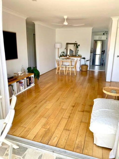 Sunny Beachside Escape 2BR Walk To Palm Beach - Accommodation Burleigh 3