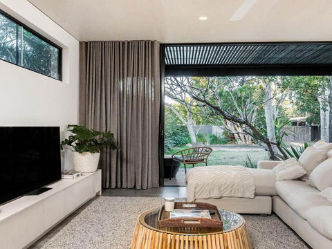 Tallowood - Accommodation Burleigh 1