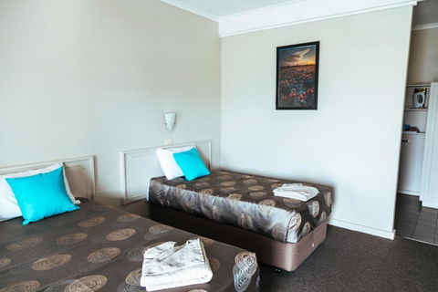 The Argent Motel - Accommodation Burleigh 1