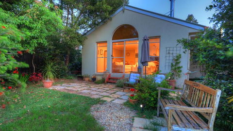 The Avenue At Montville Cottage - Accommodation Burleigh 0