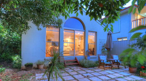 The Avenue At Montville Cottage - Accommodation Burleigh 1