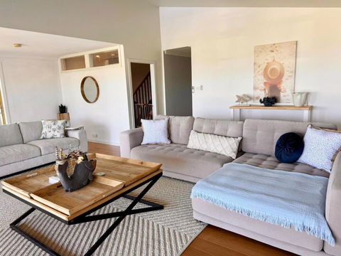 The Beach House - Accommodation Burleigh 2
