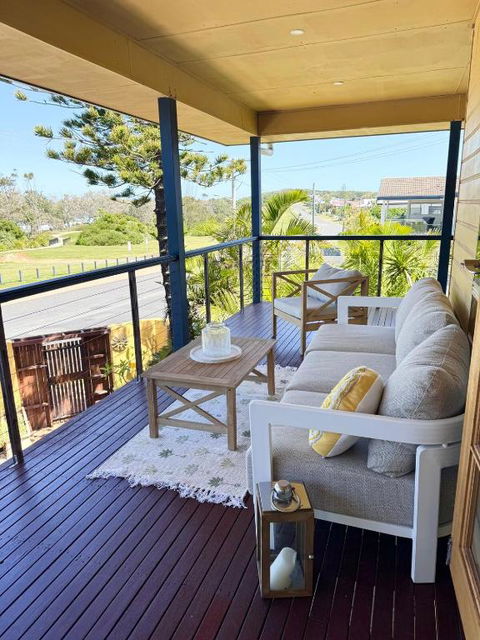 The Beach House - Accommodation Burleigh 3