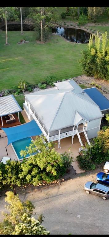 The Big Family House - Accommodation Burleigh 2