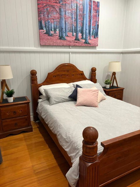 The Big Family House - Accommodation Burleigh 3
