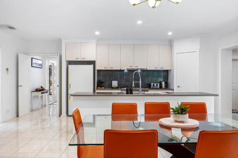 The Canadian Escape Ballarat - Up To 10 Guests - Accommodation Burleigh 2