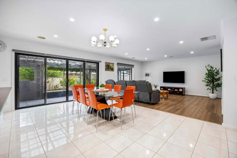 The Canadian Escape Ballarat - Up To 10 Guests - Accommodation Burleigh 0