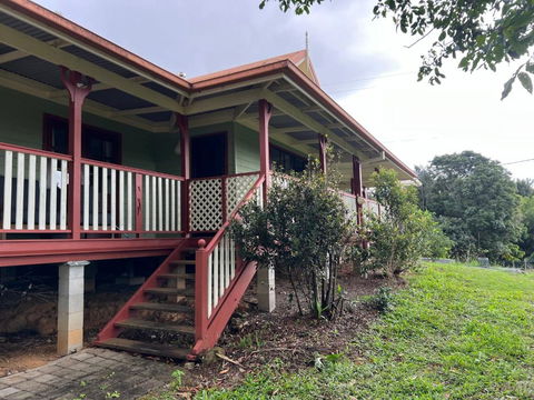 The Cottage On Stokers - Accommodation Burleigh 2