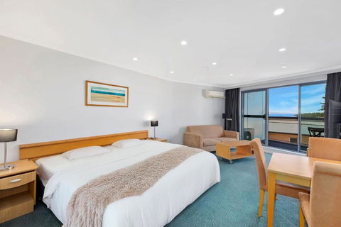 The Entrance Waterfront Apartment 301 - Accommodation Burleigh 0