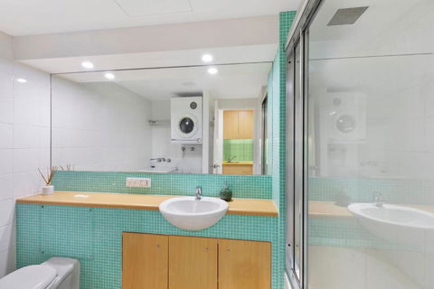 The Entrance Waterfront Apartment 301 - Accommodation Burleigh 3