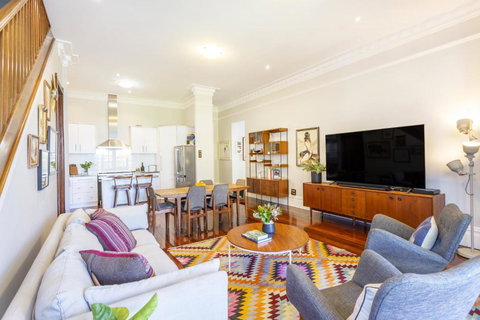 The Federation Cottage - EXECUTIVE ESCAPES - Accommodation Burleigh 1