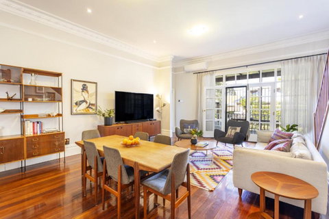 The Federation Cottage - EXECUTIVE ESCAPES - Accommodation Burleigh 2