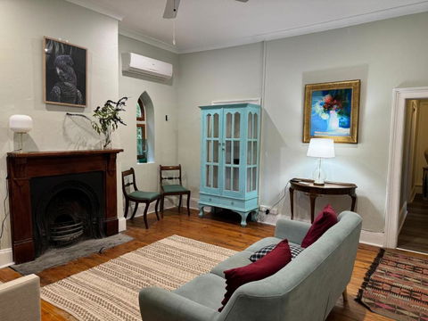 The Garden Cottage - Accommodation Burleigh 1