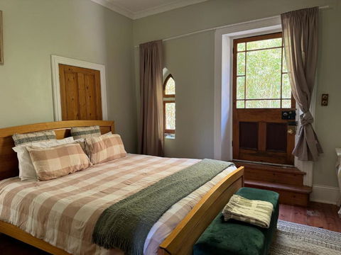 The Garden Cottage - Accommodation Burleigh 2