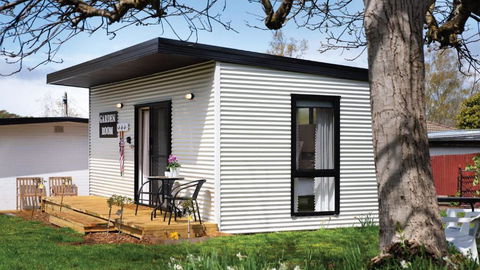 The Garden Room - Accommodation Burleigh 1