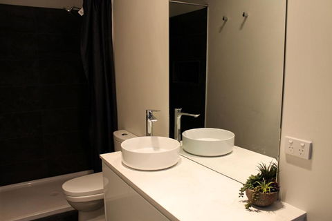 The Hampden Suites - Accommodation Burleigh 2