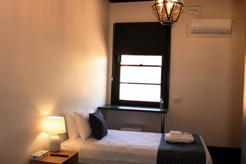 The Hampden Suites - Accommodation Burleigh 3
