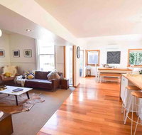 Best Location in Hobart Luxury 4 bedroom with stunning views - Accommodation Burleigh