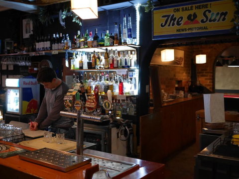 Bev And Mick's International Backpackers At Mcmahon's - Accommodation Burleigh 1