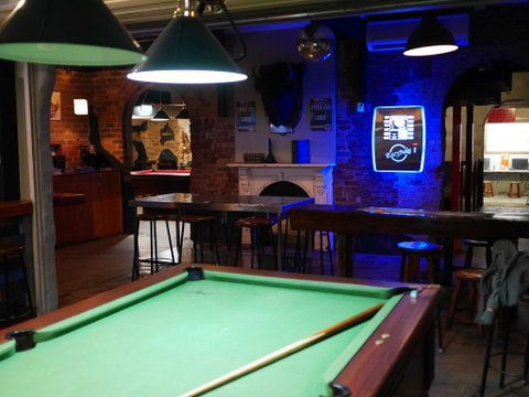 Bev And Mick's International Backpackers At Mcmahon's - Accommodation Burleigh 2