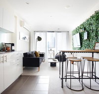 BHB Explore CBD Doorsteps Free Carpark Wine Wifi - Accommodation Burleigh