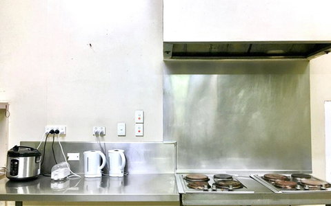 Bigfoot Backpackers - Accommodation Burleigh 1