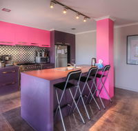 Birdland - Bold unique and modern - Accommodation Burleigh