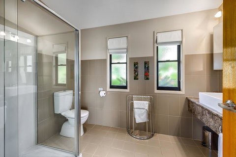 Blue Summit Cottages - Accommodation Burleigh 1