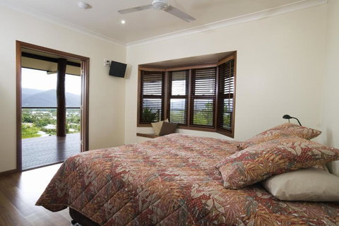 The Summit Bed & Breakfast - Accommodation Burleigh 2