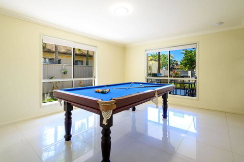 Theme Park Paradise 4BR Spacious Family Home - Accommodation Burleigh 0