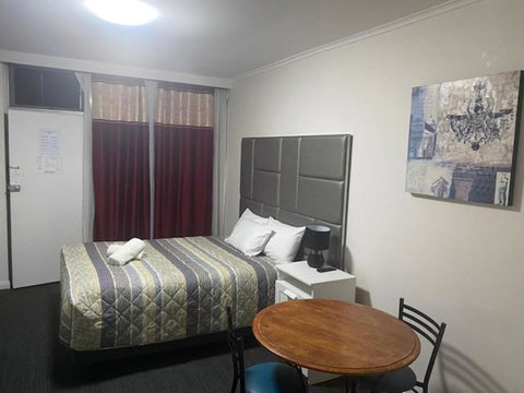 Tollgate Motel - Accommodation Burleigh 2