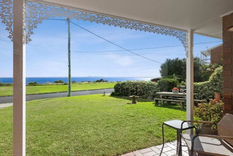 WATERFRONT - BAY VIEWS - Edgewater Springs - Accommodation Burleigh 1