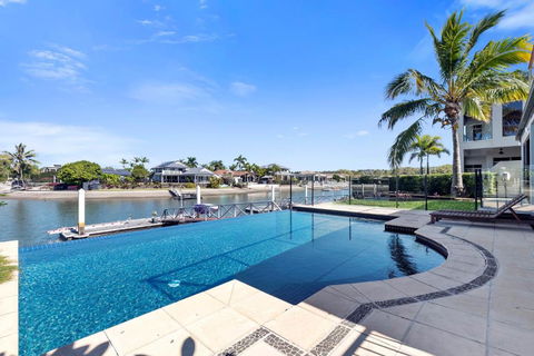 YALLA24-Luxury Resort Style Home - Accommodation Burleigh 1