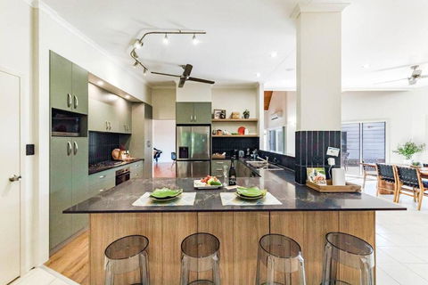 An Absolute Poolside Break By Casuarina Beach - Accommodation Burleigh 3