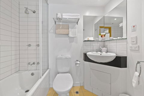 YEHS Hotel Melbourne CBD - Accommodation Burleigh 2