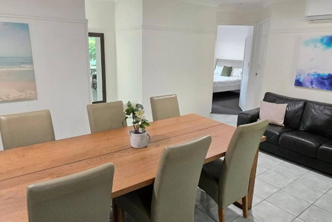 Relaxing Hamptons Style Home In Forest Lake - Accommodation Burleigh 1