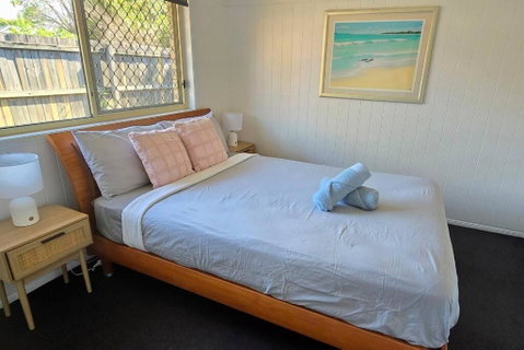 Relaxing Hamptons Style Home In Forest Lake - Accommodation Burleigh 2