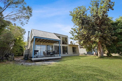 Tarra - Waterfront Retreat - Accommodation Burleigh 2