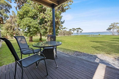Tarra - Waterfront Retreat - Accommodation Burleigh 3